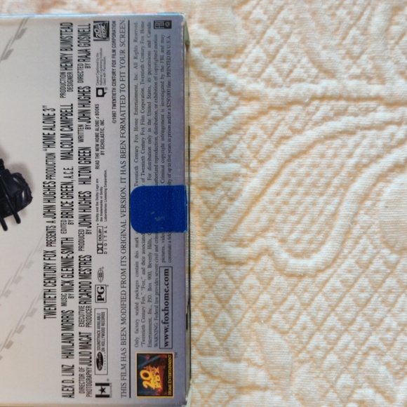 Home Alone 3 Vintage 1997 VHS Movie - Picture 4 of 6